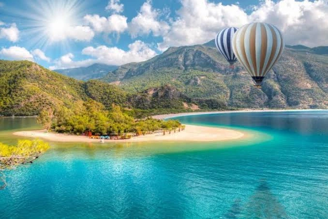 الجزر الساحلية ومقبرة أمينتاس