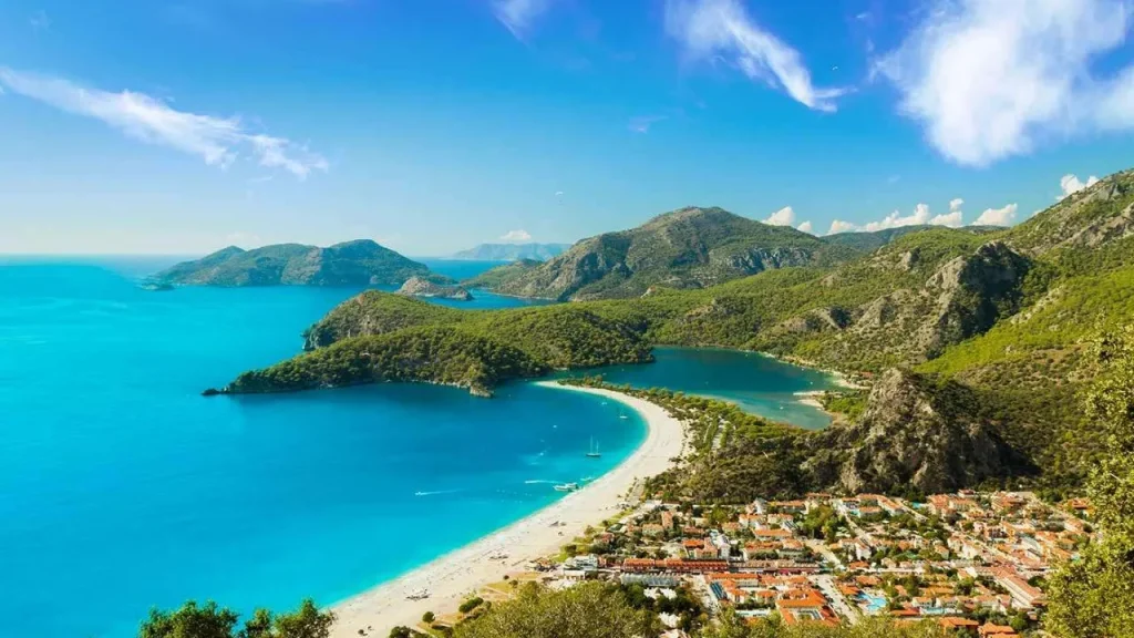 الجزر الساحلية ومقبرة أمينتاس